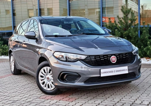 Fiat Tipo cena 46999 przebieg: 111000, rok produkcji 2019 z Śmigiel małe 232